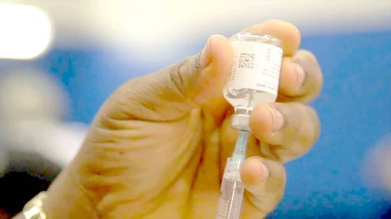 FDA xem xét phê duyệt vaccine phòng cúm tự tiêm