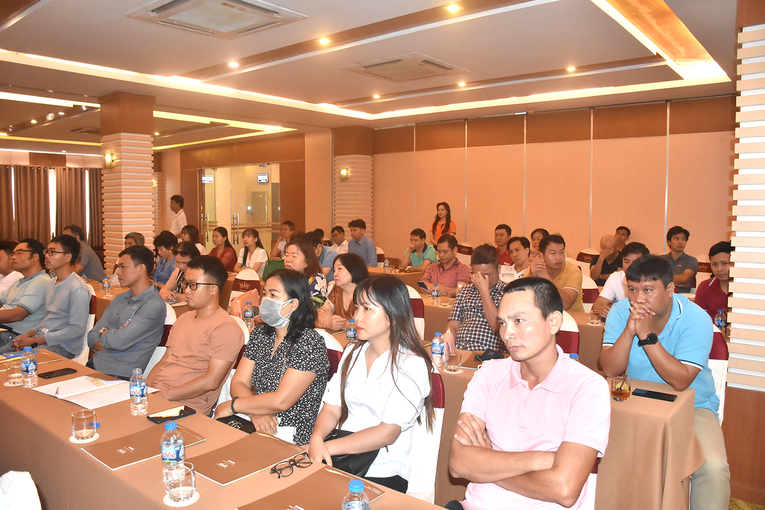 More than 100 investors attended the seminar.