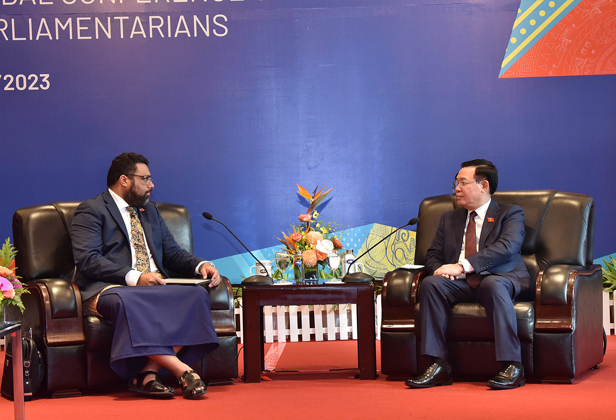 El presidente de la Asamblea Nacional, Vuong Dinh Hue, recibe al presidente del Parlamento del Reino de Tonga -0