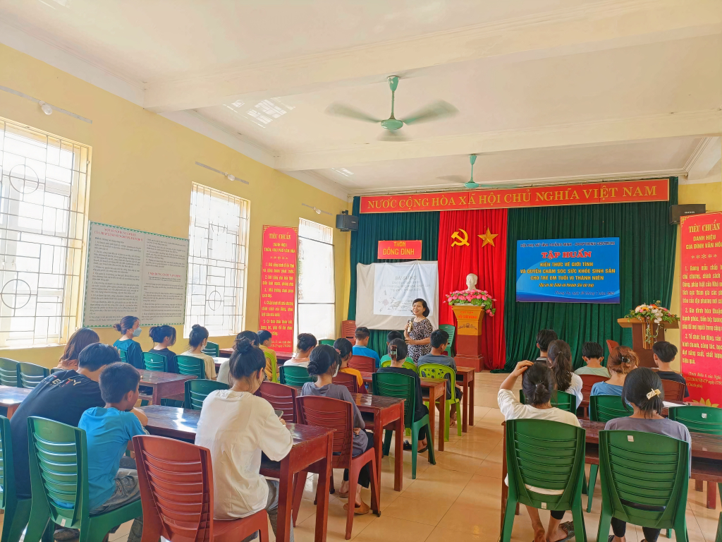 L'Union provinciale des femmes a formé des adolescents et des jeunes sur les connaissances en matière de santé reproductive dans la commune de Phong Du (district de Tien Yen).