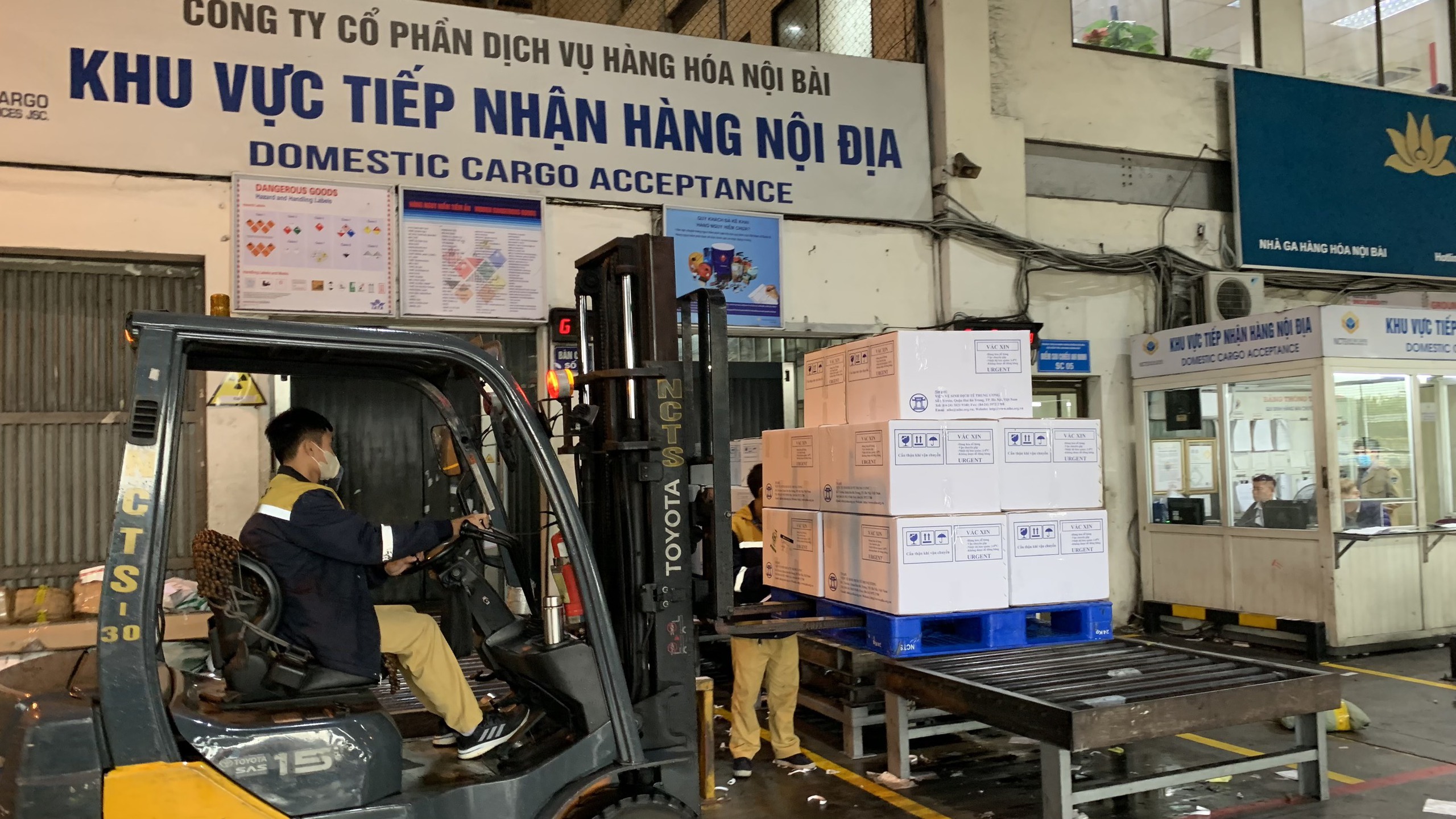 7,4 triệu liều vắcxin bay miễn phí phục vụ Chương trình Tiêm chủng mở rộng Quốc gia- Ảnh 1.