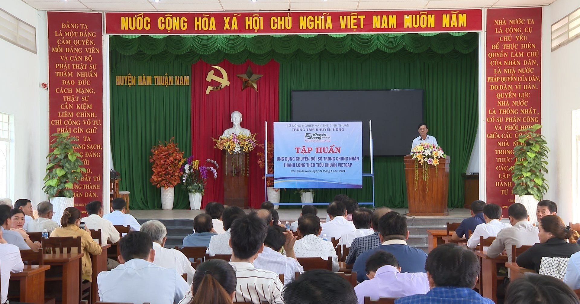 Tập huấn chuyển đổi số trong sản xuất thanh long VietGAP