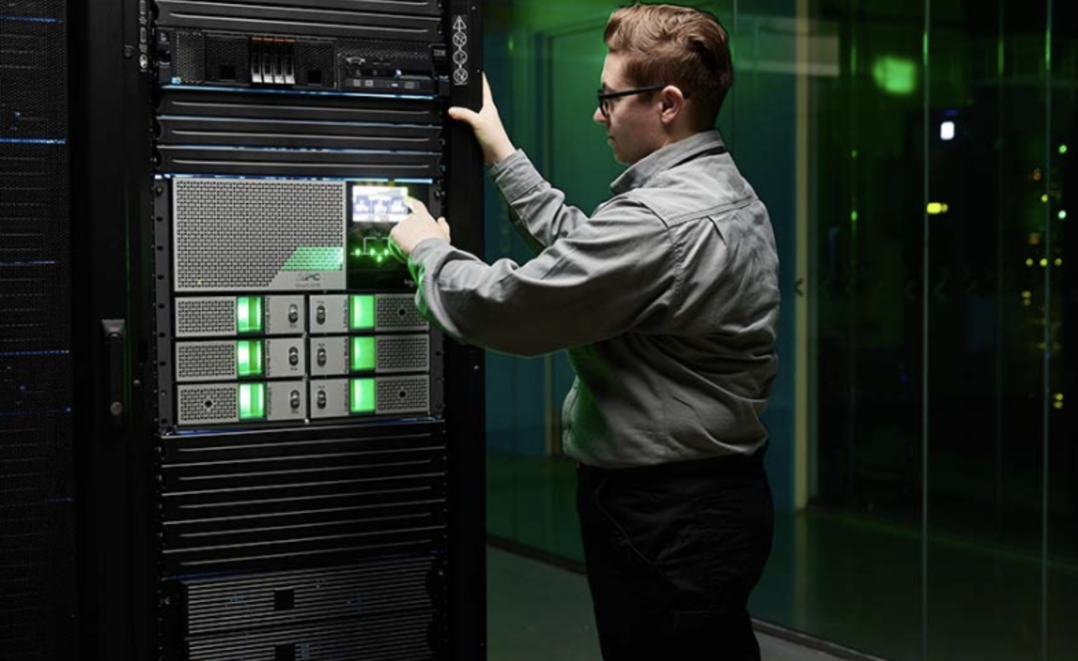 Schneider Electric kỷ niệm 40 năm ra đời APC UPS đầu tiên- Ảnh 1.