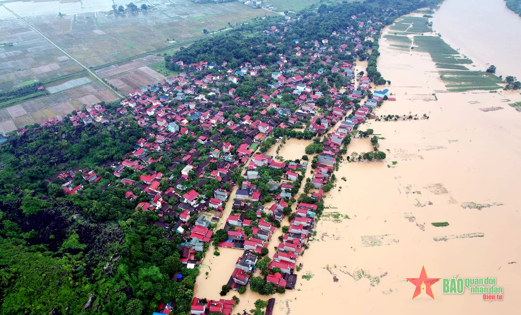 ถันฮวา: ฝนตกหนักทำให้เกิดดินถล่มและน้ำท่วมเป็นวงกว้าง