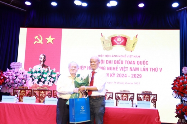 Le 5e Congrès national de l'Association des villages artisanaux du Vietnam