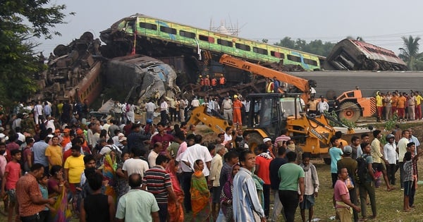 Scène du tragique accident de train en Inde