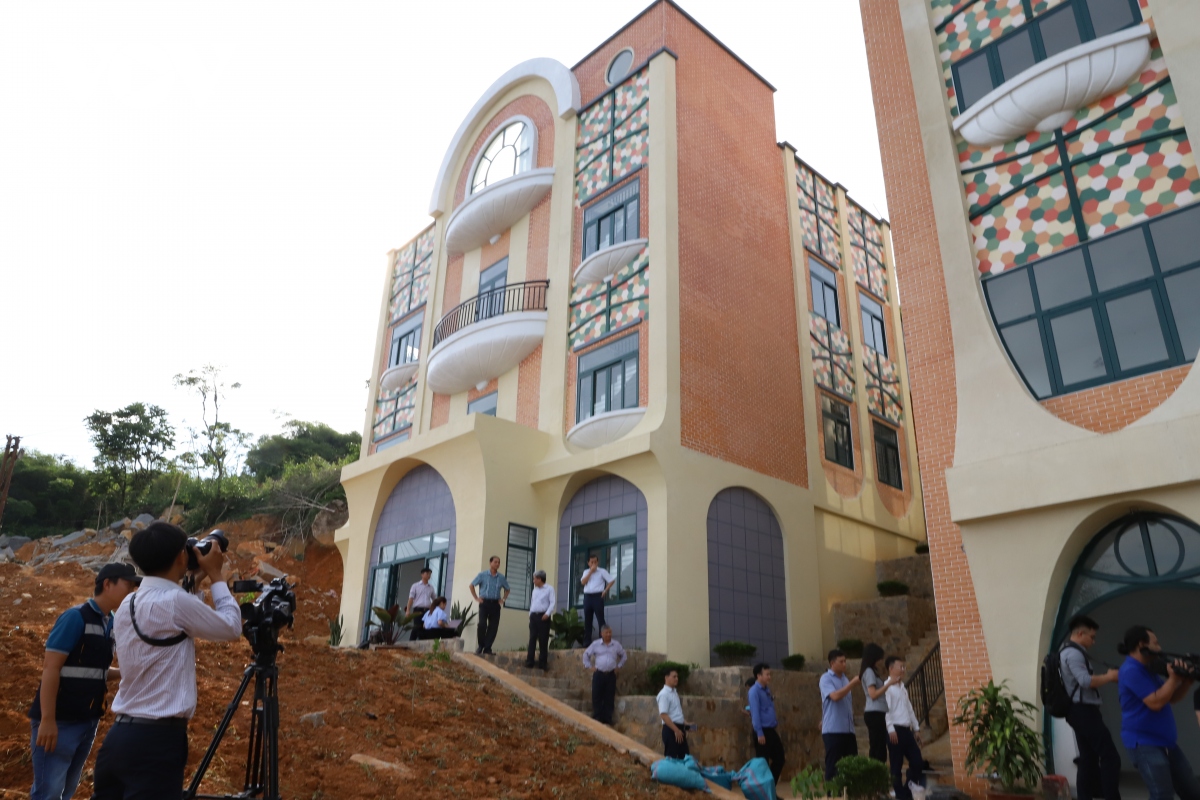 Entrega de la estación de radiodifusión de la montaña Ba Den a la Televisión de Vietnam, foto 1