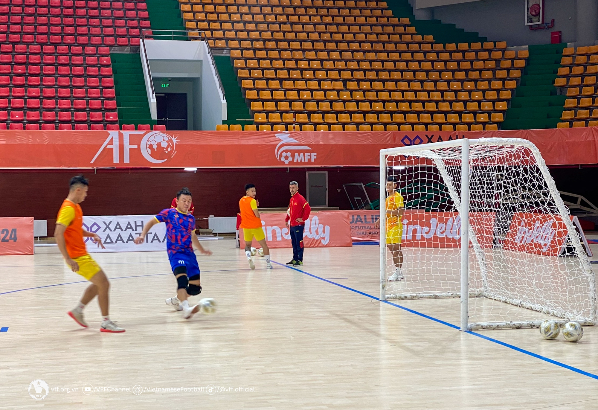 Tuyển futsal Việt Nam gặp khó trước ngày ra quân, vẫn quyết tâm chiến thắng - Ảnh 3.