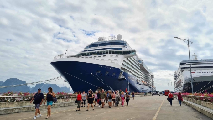 Navire de croisière amarré au port de Quang Ninh, le 31 décembre. Photo : Le Tan