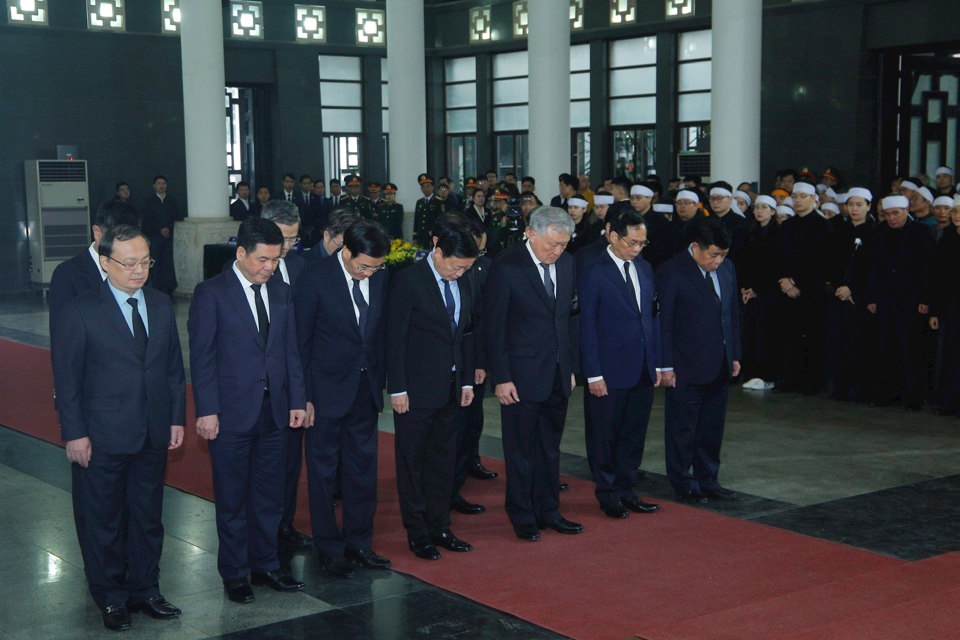 Die Regierungsdelegation unter der Leitung des Politbüromitglieds und ständigen stellvertretenden Premierministers Nguyen Hoa Binh stattete dem Land einen Besuch ab. Foto: Viet Thanh 