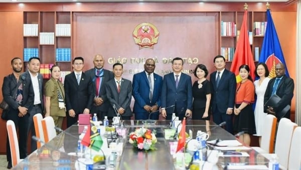 Vanuatu wants to send students to study in Vietnam