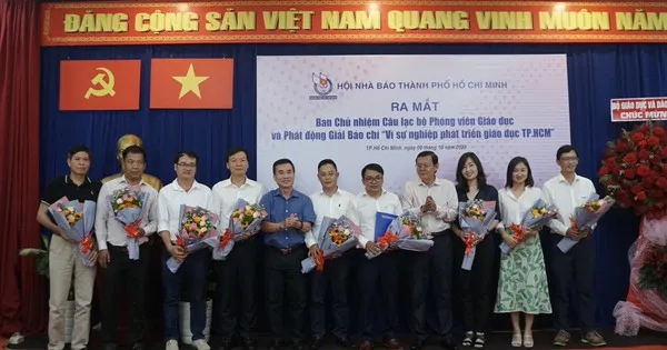 Launching the press award 'For the cause of developing education in Ho Chi Minh City'