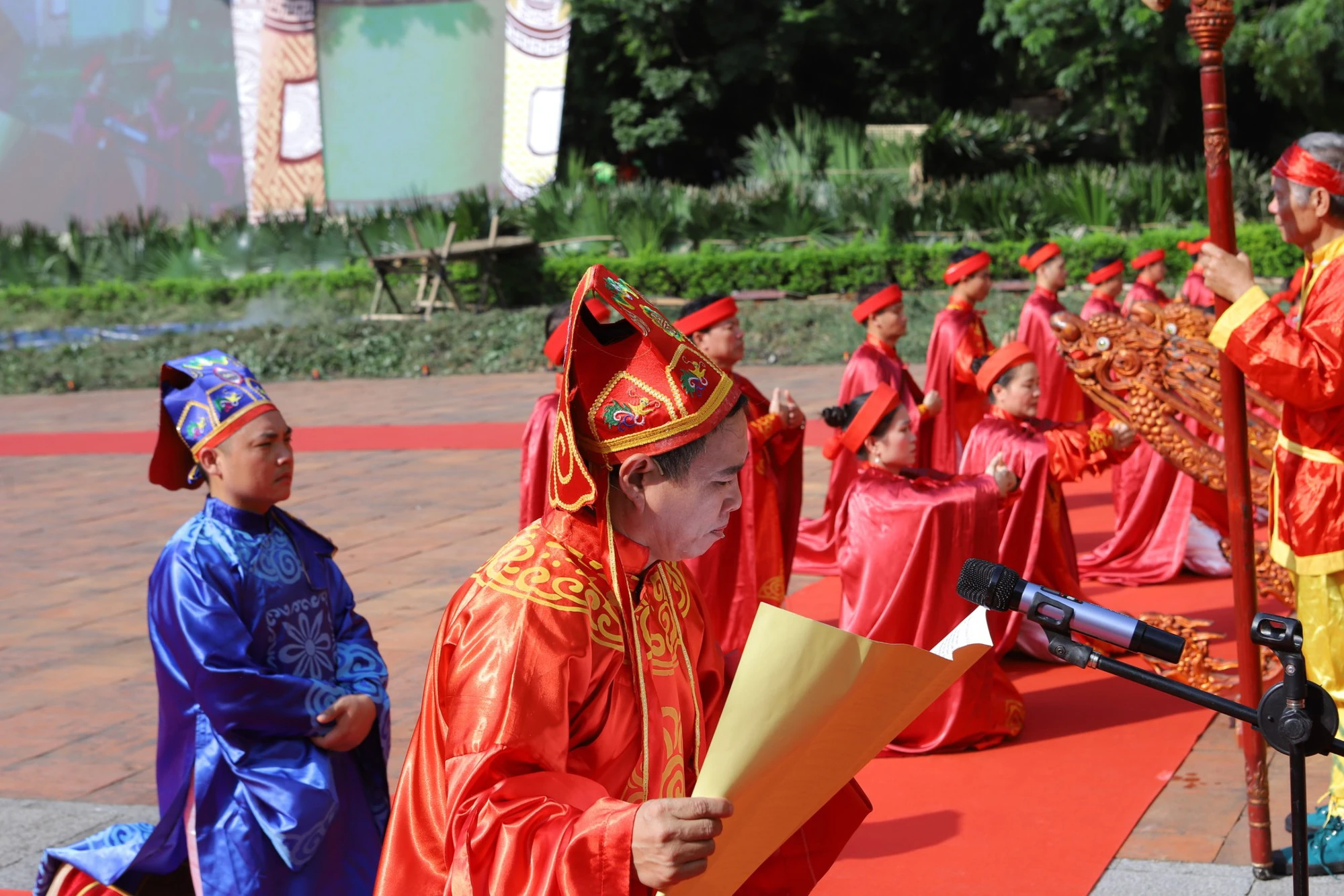 Dòng người trẩy hội Lam Kinh - Ảnh 10.