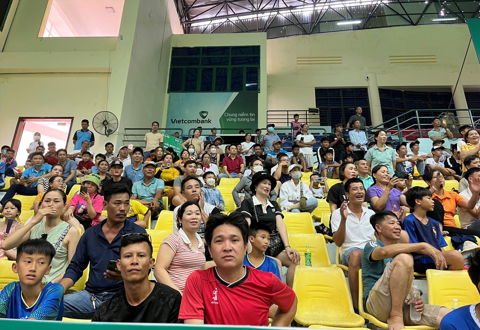 Quite a large crowd came to the stadium to cheer on the players. Photo: T.V