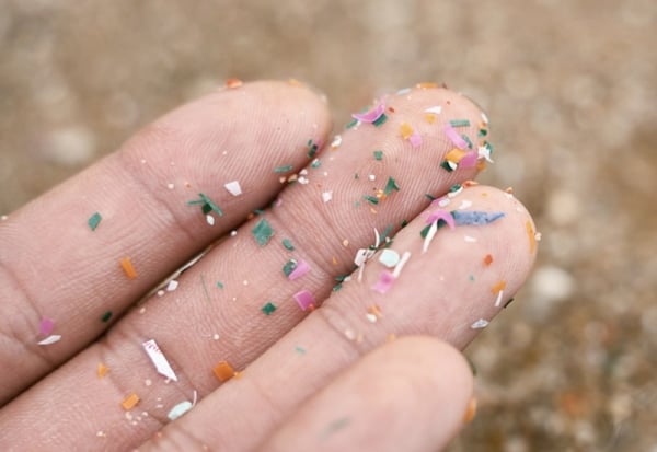 Cette technologie surprenante pourrait éliminer les microplastiques de l’eau potable