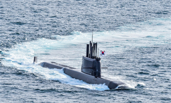 試験中の島山安昌浩潜水艦。写真: 大韓民国海軍