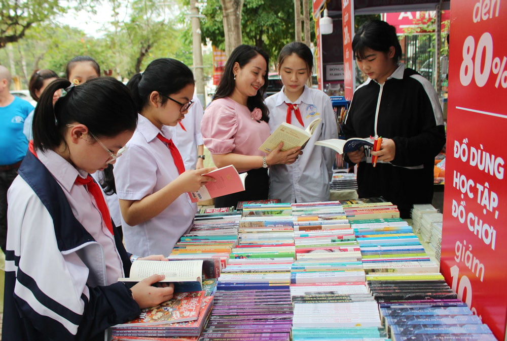 La troisième série d'activités pour célébrer la Journée de la culture du livre et de la lecture au Vietnam commence le 14 mai, photo 1