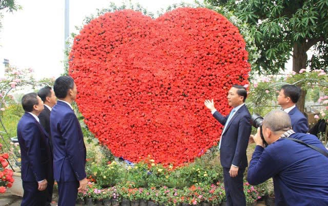 Festival Hoa Mê Linh năm 2024: Bản hòa ca đầy màu sắc, kết nối quá khứ, hiện tại và tương lai - Ảnh 2.