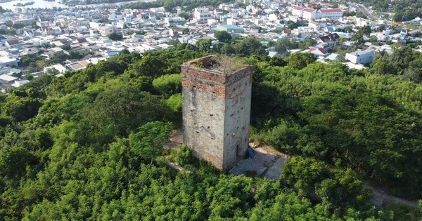 'Xơ xác' di tích Lầu ông Hoàng ở Phan Thiết