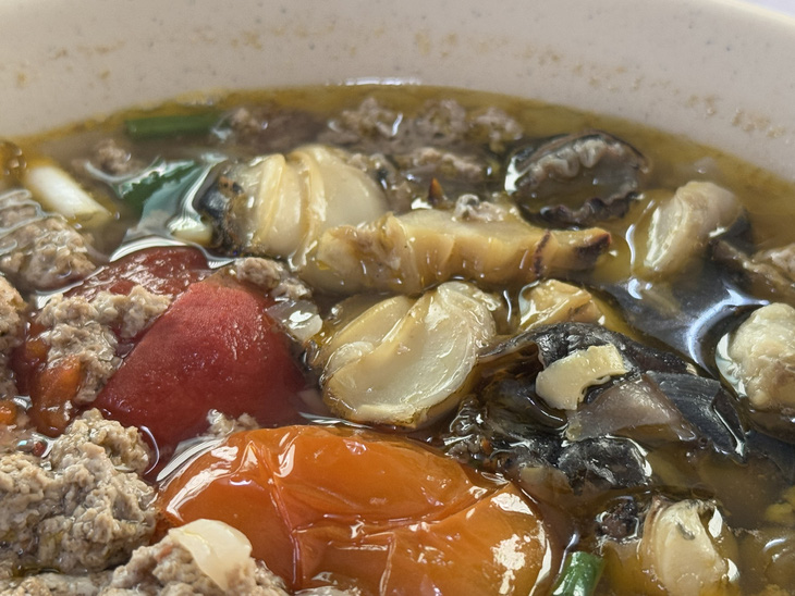 Bún riêu Sài Gòn: Món thì ngon khó cưỡng, món lại khó chịu vô cùng - Ảnh 18.