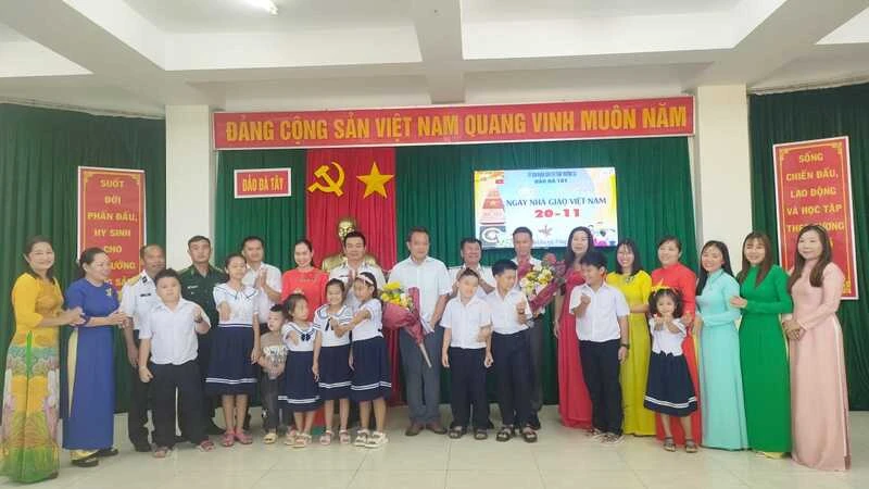 El distrito de Truong Sa celebra el Día del Maestro Vietnamita el 20 de noviembre