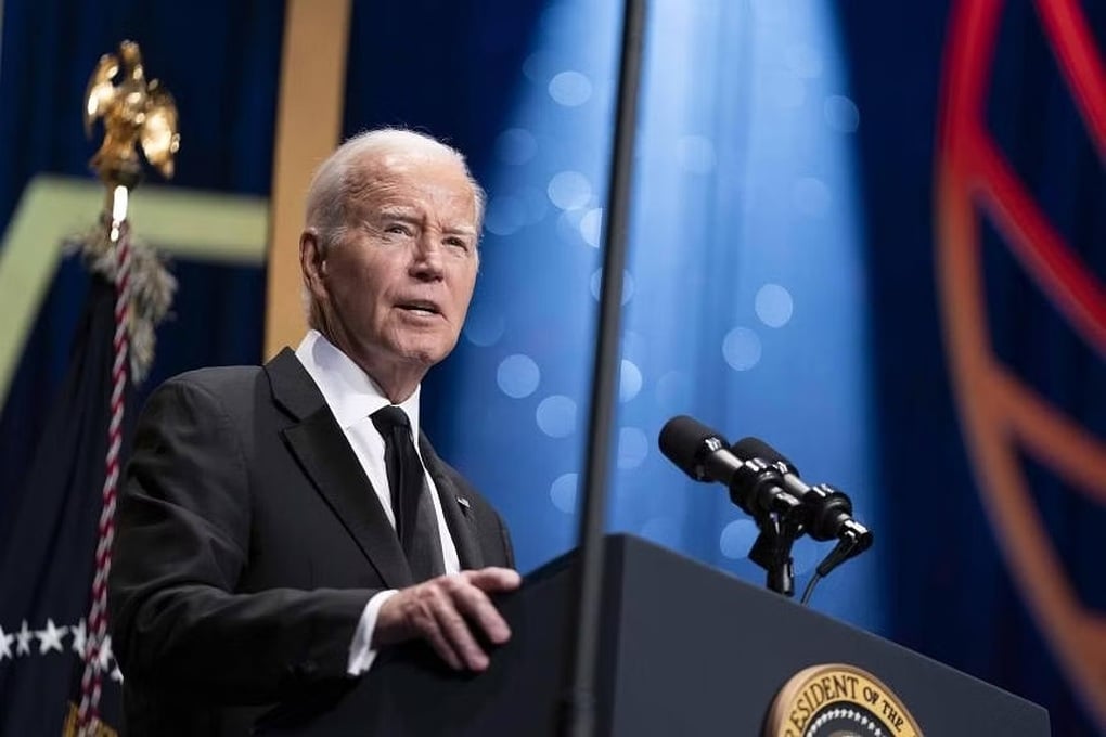 Ông Biden thông qua dự luật ngân sách không có viện trợ cho Ukraine - 1