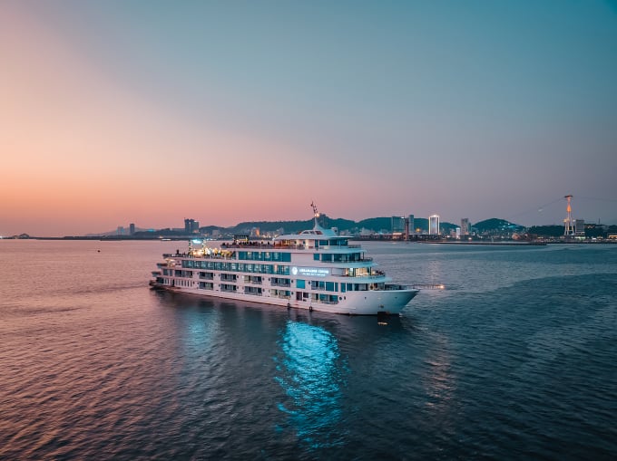 Du thuyền Ambassador 5 sao chuẩn quốc tế. Ảnh: Ambassador Cruise