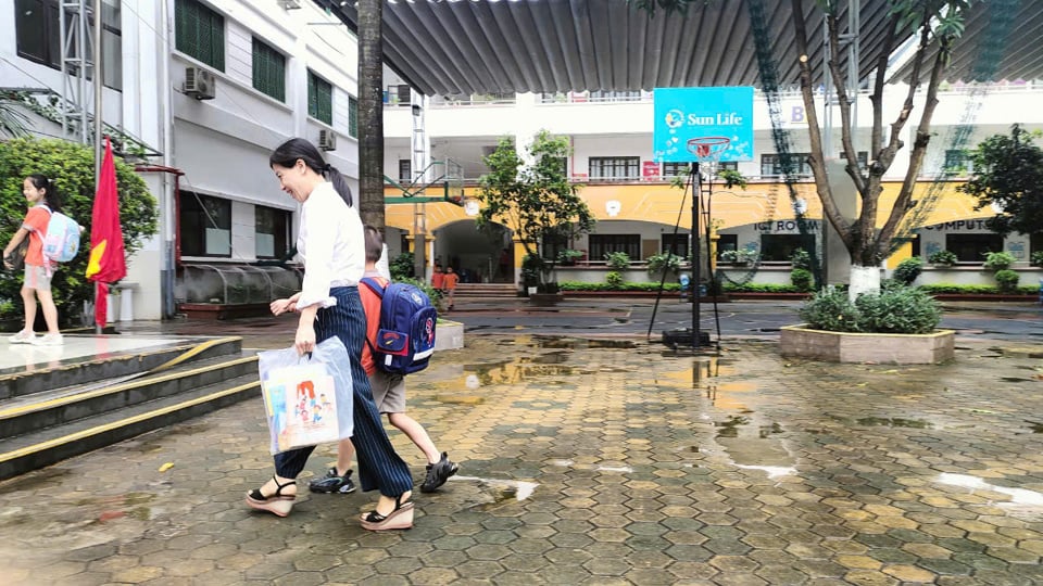 9月16日現在、ホアンマイ地区では91/92校が生徒を迎えるために開校しており、MAY幼稚園のみが9月23日まで再開できます。写真AT