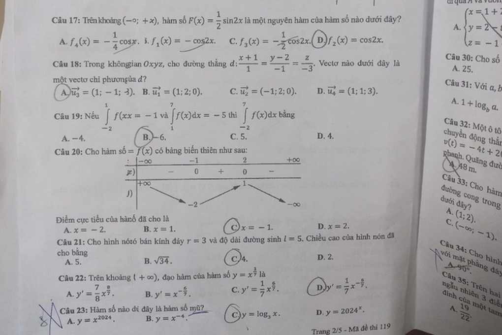 Đề toán tốt nghiệp ở Đắk Lắk lỗi nghiêm trọng, Bộ GDĐT bảo chờ rà soát - 1