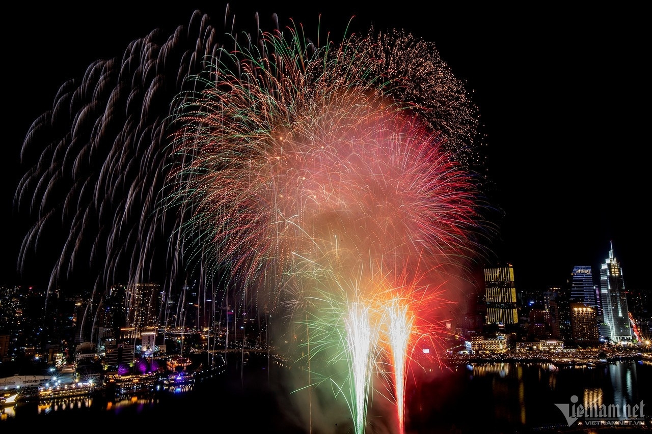 La policía de Ho Chi Minh advierte contra el uso de fuegos artificiales durante el Año Nuevo Lunar