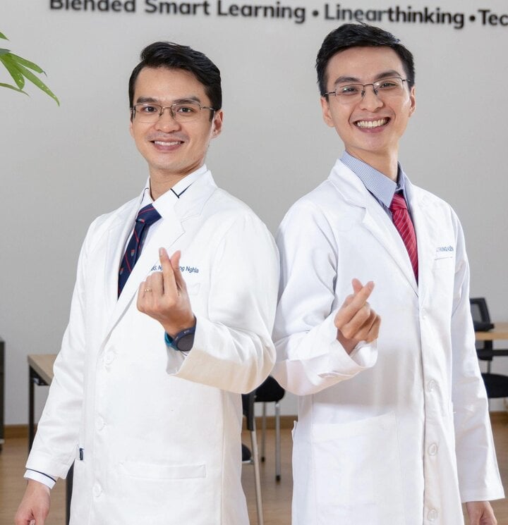 Doctor Trung Nghia (left) and his younger brother Trung Kien are both students at DOL English.