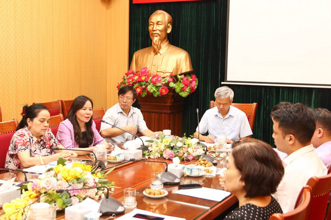 Traphaco and the Central Committee of the Vietnam Association of the Elderly summarize the 2023-2024 cooperation program