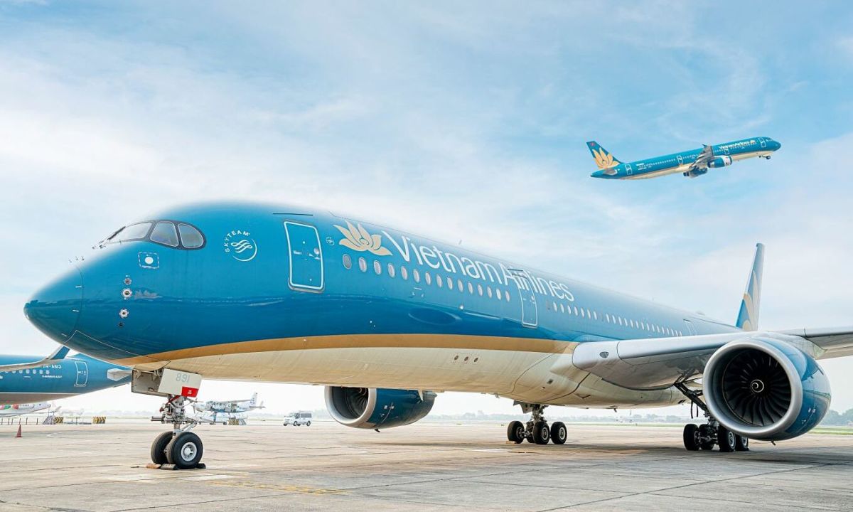 Cổ phiếu Vietnam Airlines tiếp tục tăng trần