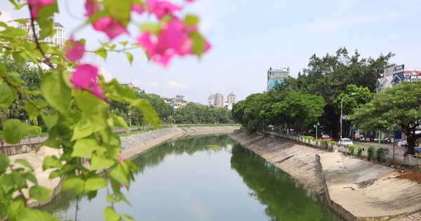 Das Wasser wird blau wie der Hoan-Kiem-See, der To Lich-Fluss wird plötzlich „poetisch und lyrisch“