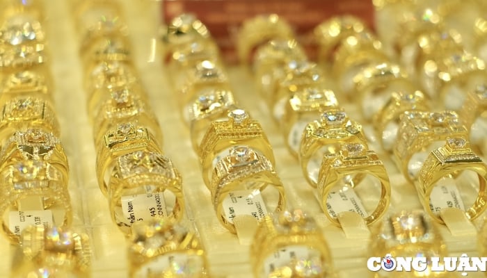 El precio de los anillos de oro lisos y redondos se acelera y sigue marcando nuevos máximos