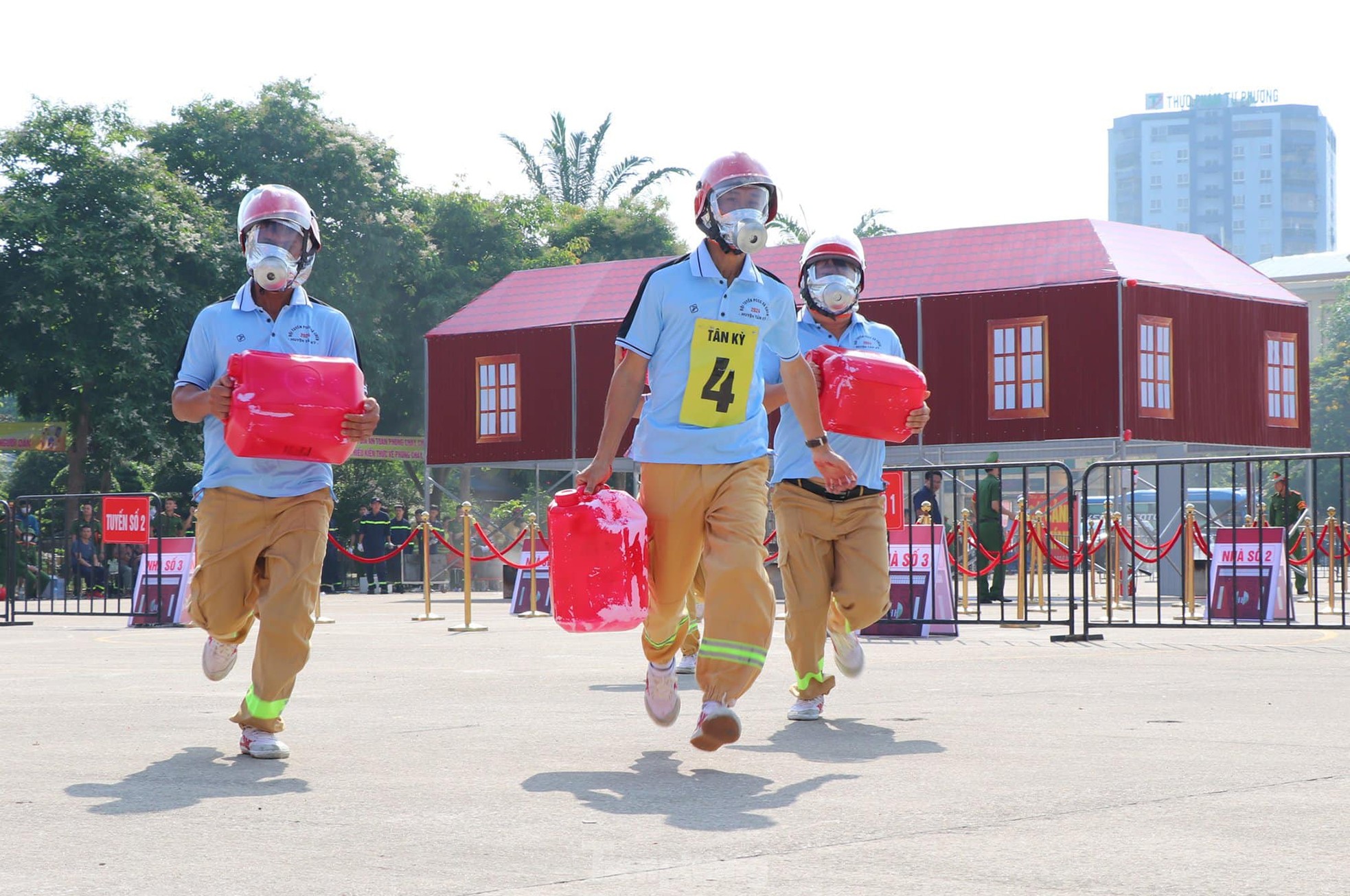 Sôi nổi tranh tài hội thi nghiệp vụ an toàn phòng cháy, chữa cháy ảnh 9