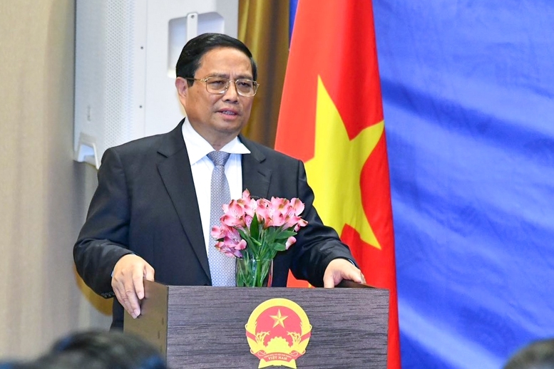 Le Premier ministre rencontre des Vietnamiens au Tatarstan