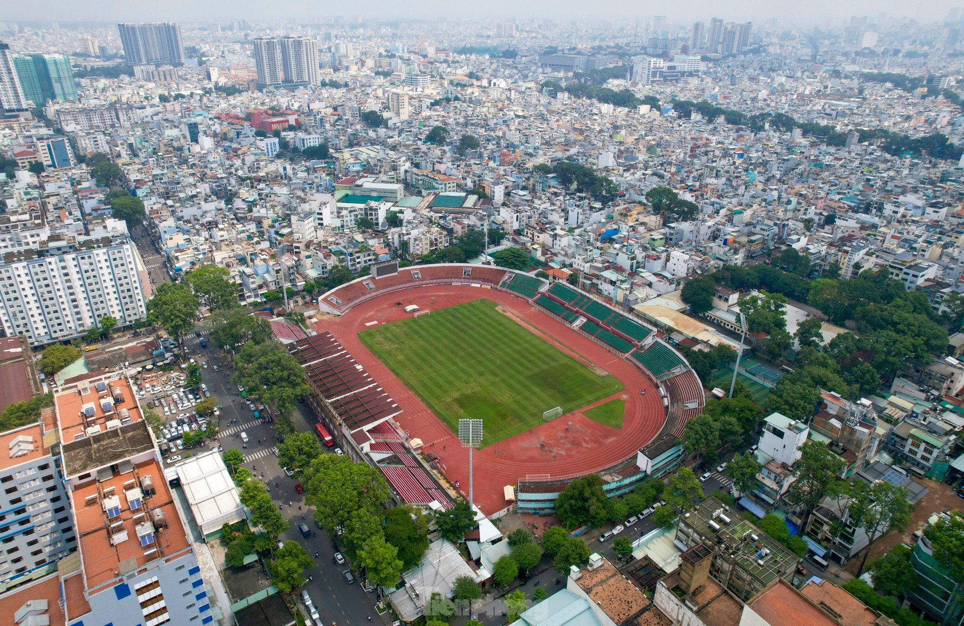 Testigos de la grave degradación del estadio más antiguo de Vietnam, foto 20