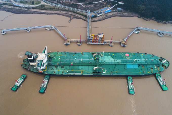 Crude oil tanker arrives at Zhoushan port in Ningbo city (Zhejiang, China). Photo: AFP