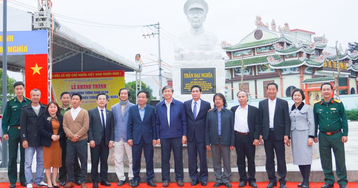 Inauguration of the statue of celebrity Tran Dai Nghia in Da Nang