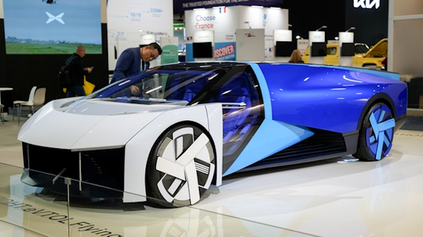 エアロト空飛ぶ車モデルXPengの写真1