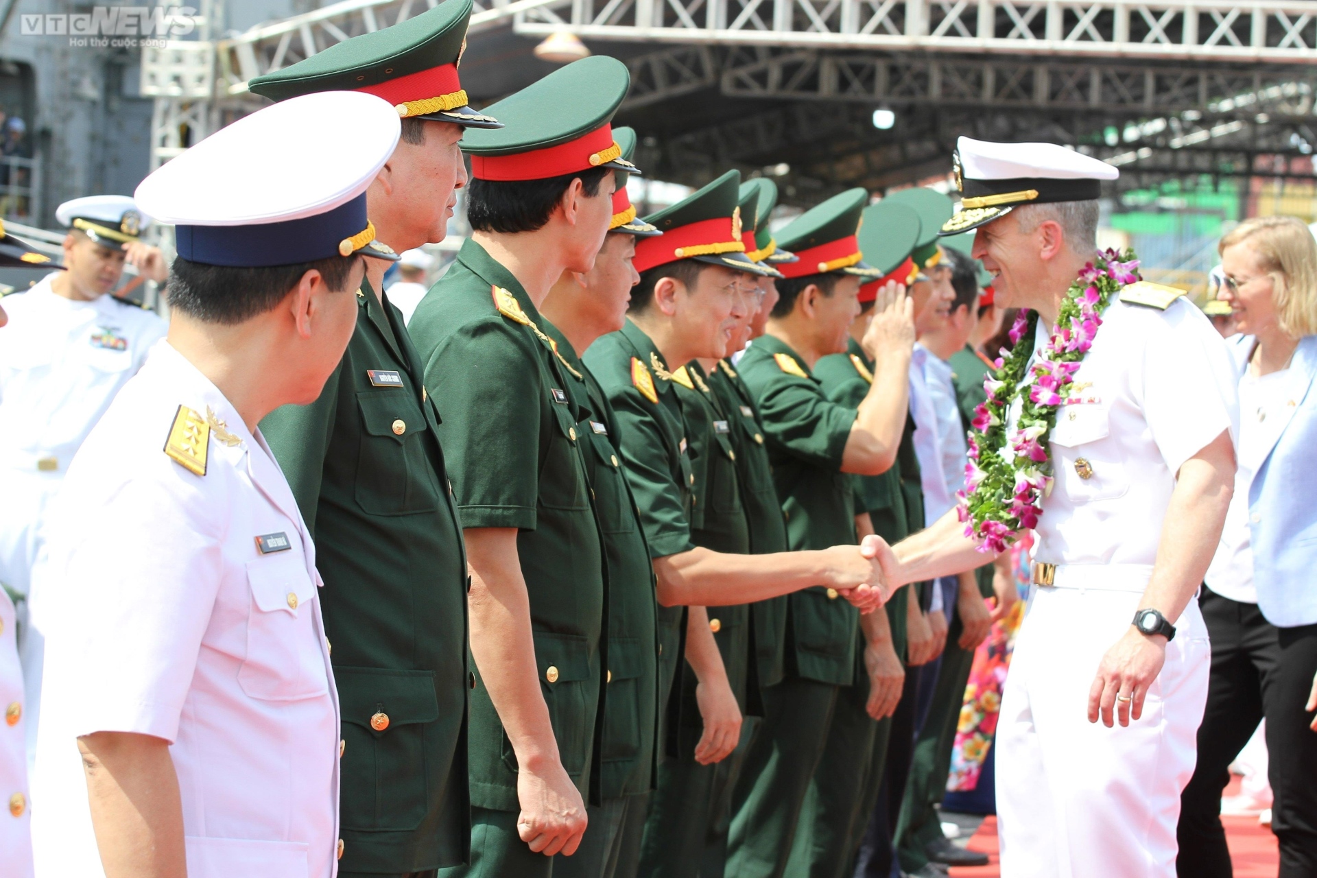 Buques de la Armada de EE.UU. comienzan operaciones en Da Nang - 2