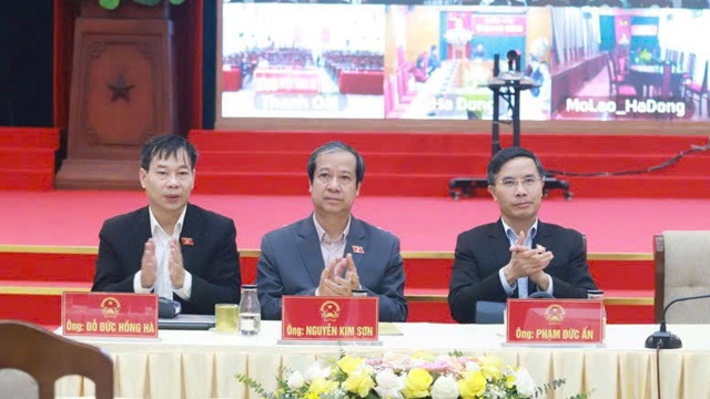 Une délégation de députés de l'Assemblée nationale de la ville de Hanoi a rencontré les électeurs de 3 districts