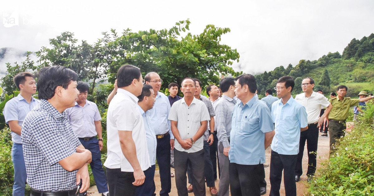 El ministro Le Minh Hoan visita y trabaja en el distrito fronterizo de Ky Son | Periódico electrónico Nghe An