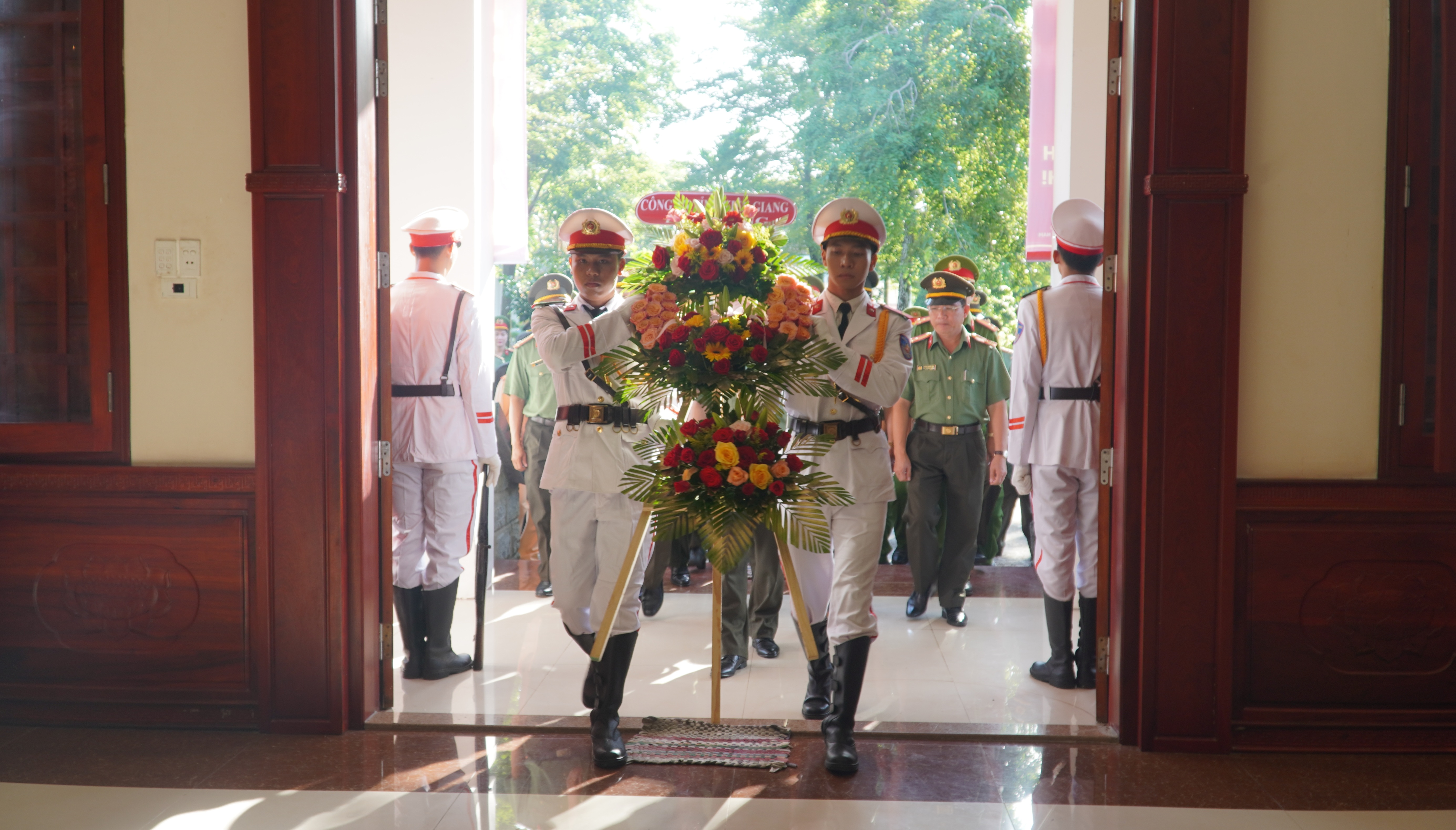 Sự kiện - Công an Kiên Giang tổ chức lễ tri ân và tưởng nhớ các anh hùng liệt sĩ (Hình 3).