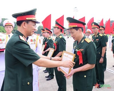 Promoting the role of union officials and members at Uncle Ho's Mausoleum