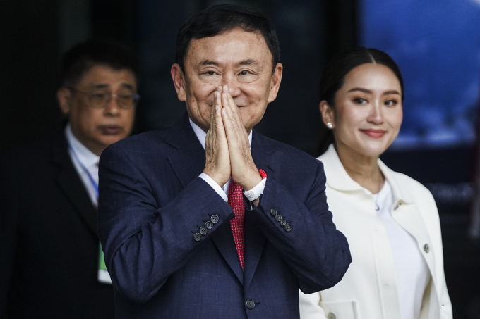 8월 22일 방콕 공항에 있는 탁신 시나와트라 전 태국 총리. 사진: AFP