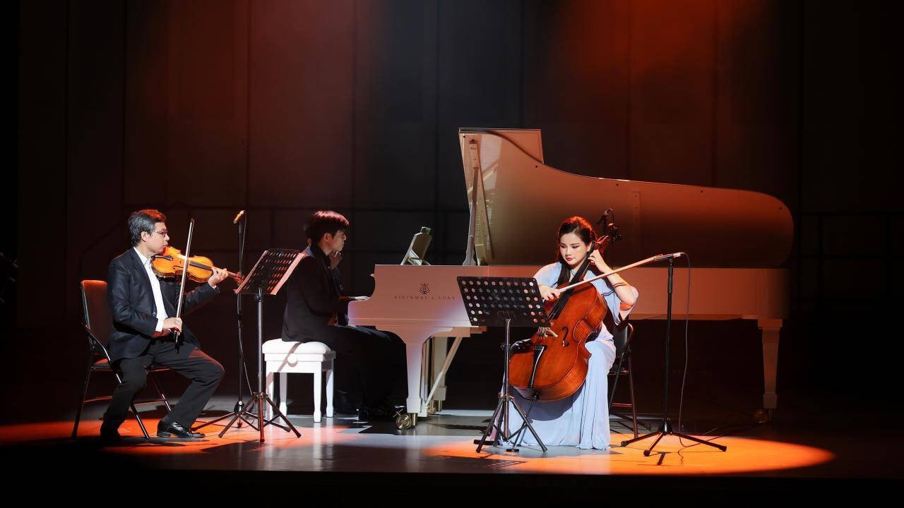 Las ondas musicales del lago Green Sword conmemoran el Día de la Música de Vietnam 2023 4