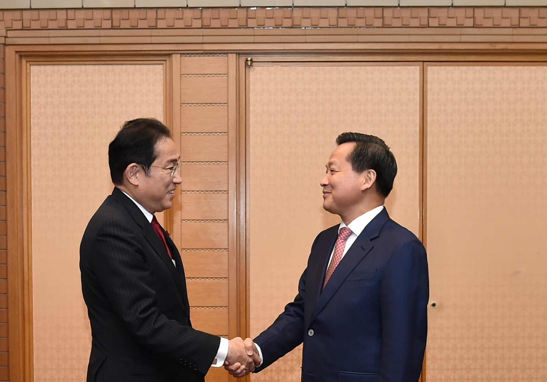 Deputy Prime Minister Le Minh Khai met with the Prime Minister of Japan, Deputy Prime Minister of Cambodia, Deputy Prime Minister of Singapore; received the President of JICA - Photo 1.