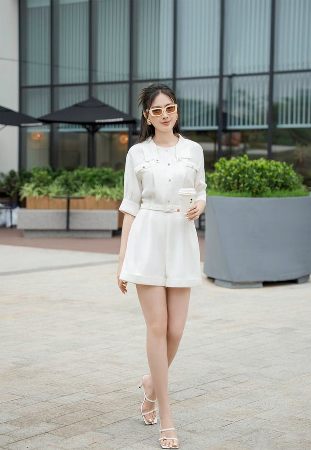 Bí quyết lên đồ sang chảnh cho nàng công sở với jumpsuit- Ảnh 2.